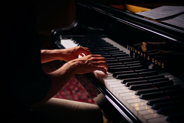 Les meilleurs pianos à Toulouse adaptés à chaque musicien